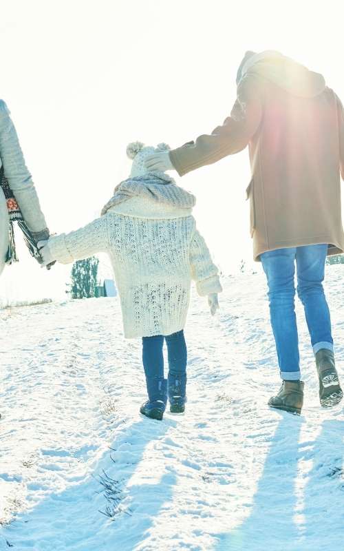 Family walking outside in the snow500x800
